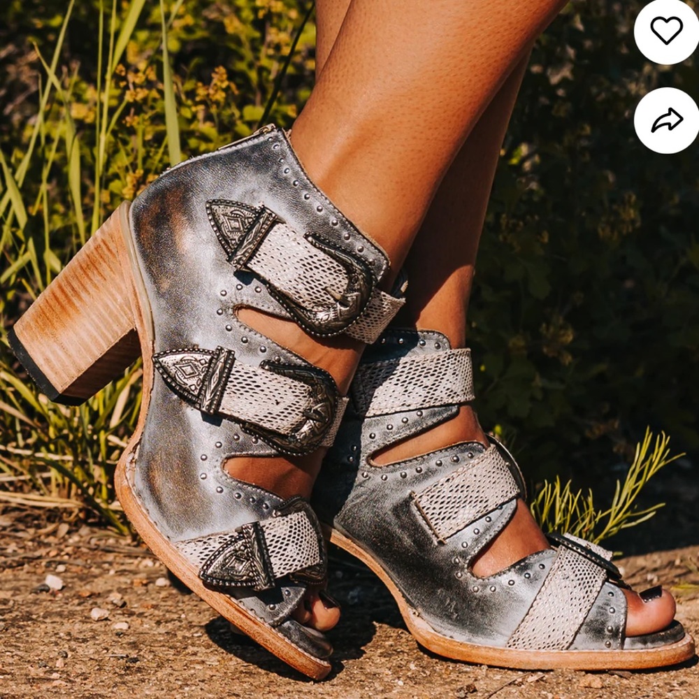 Freebird Violet Strappy booties - NWT size 8